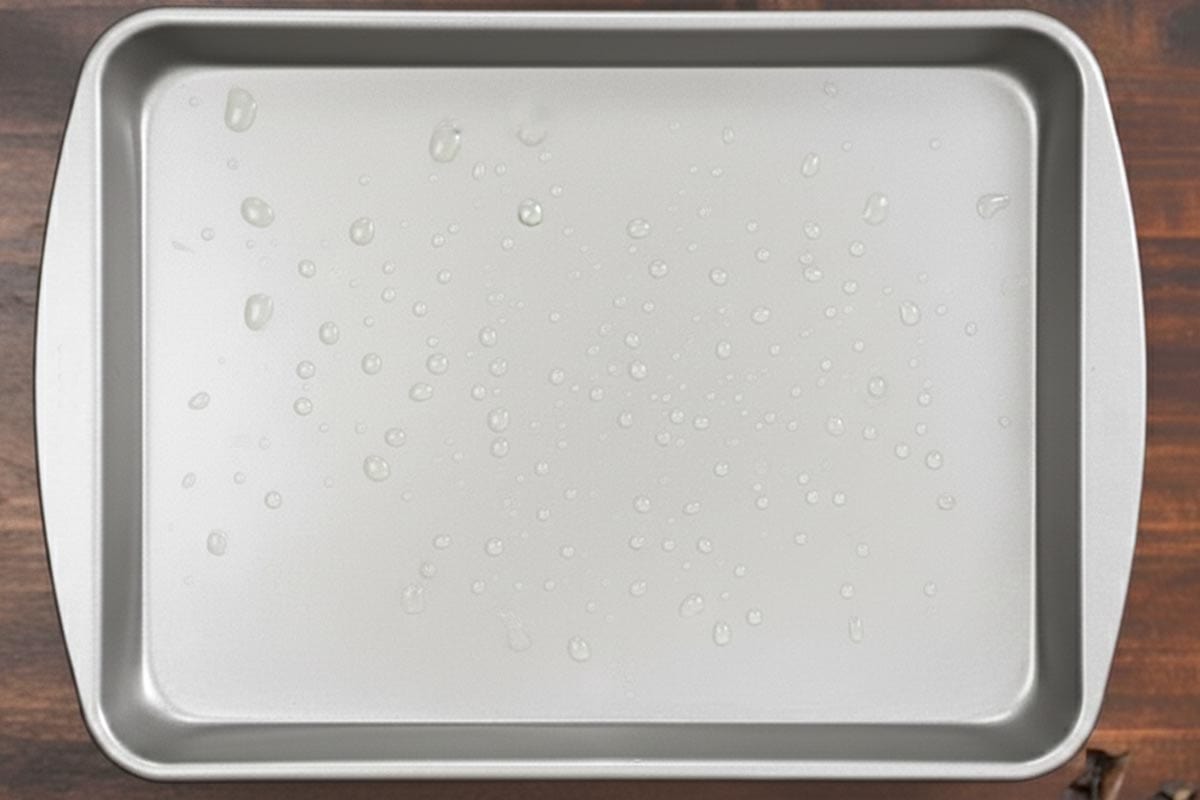 Lightly greased the tray with cooking oil spray.