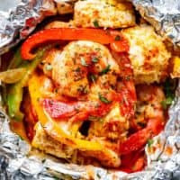 Shrimp & Mexican Corn Foil Packets are filled with Tex-Mex ingredients and flavours, PLUS the addition of creamy Elotes to complete your meal | https://cafedelites.com