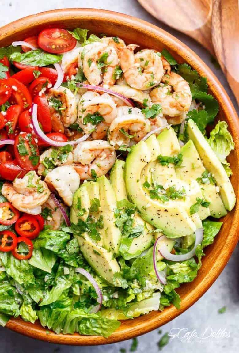 Shrimp Guacamole Salad is a guacamole in a salad bowl! Pan fried shrimp in lemon and garlic flavours are mixed through guacamole ingredients!| https://cafedelites.com