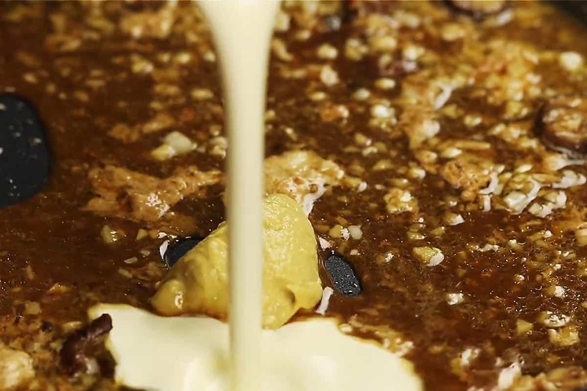 Pouring the cream in the sauce. - 9