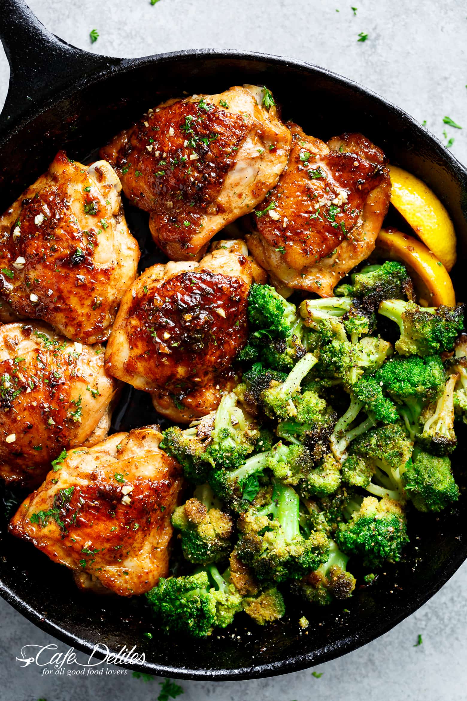 Browned Butter Honey Garlic Chicken is a deliciously simple recipe that has been requested time and time again! Chicken thighs OR breasts cooked in browned butter infused with honey, garlic and lemon juice. Simple ingredients and maximum flavours! | CAFEDELITES.COM