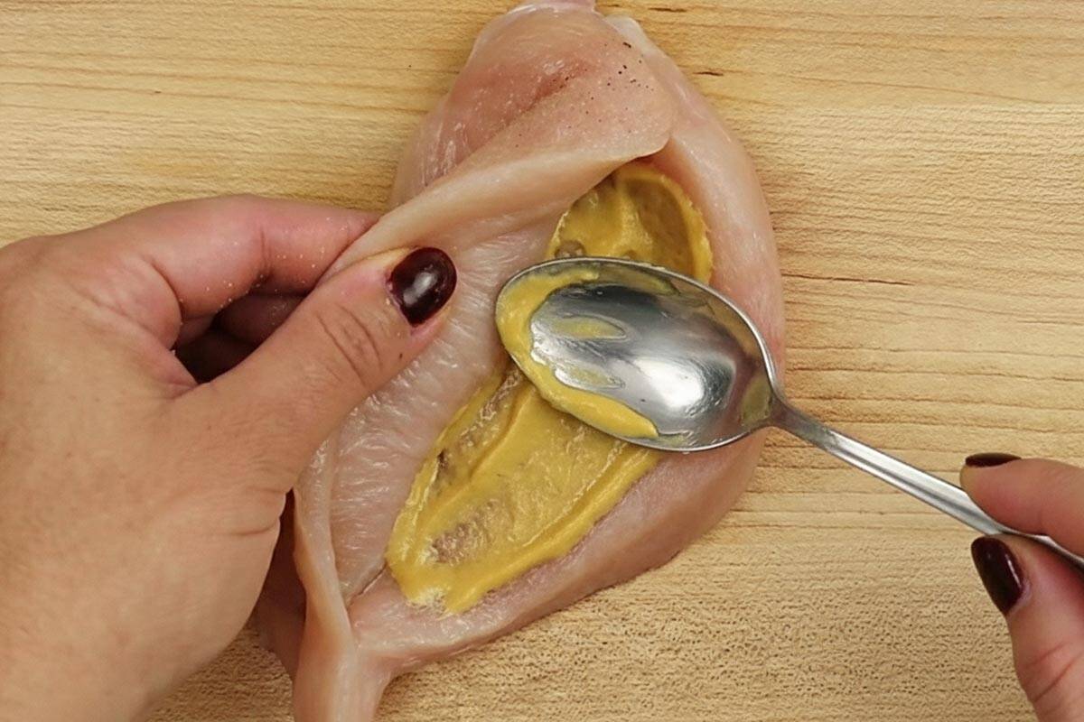 Spreading one teaspoon of mustard in the pocket. - 5