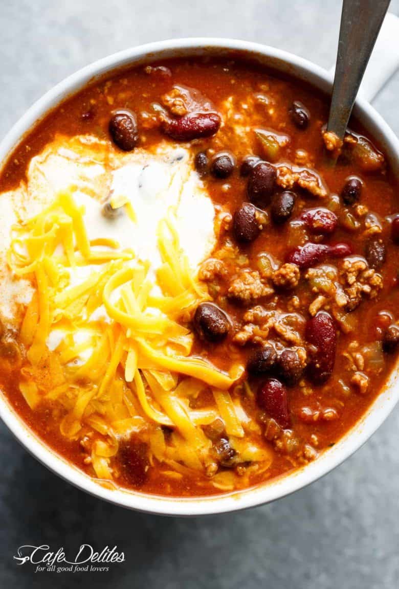 Beef & Bean Jalapeño Chili is one of the best and easiest chili's ready in under 30 minutes! Full of ground beef, beans and Jalapeño peppers! | Cafe Delites