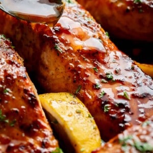 Easy Honey Garlic Salmon recipe in one pan and a perfect sweet and savoury 5-ingredient garlicky sauce with a hint of lemon!