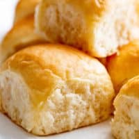 Easy Soft Dinner Rolls is a simple recipe! No mixer needed, hardly ANY kneading, PLUS NO EGGS! Fluffy, soft and perfect dinner rolls!