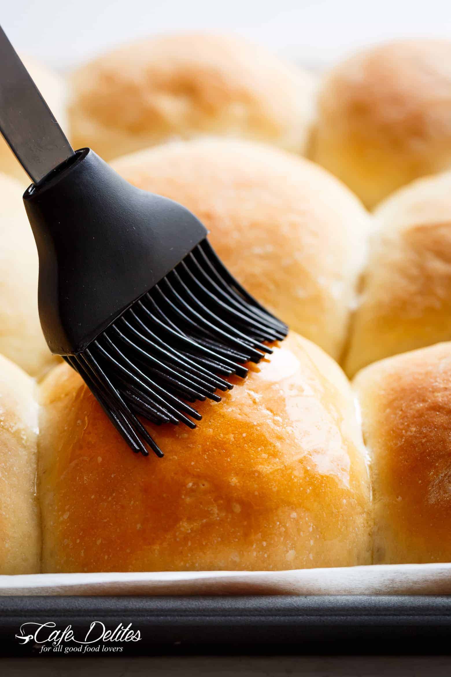 Easy Soft Dinner Rolls (NO MIXER + EGG FREE) Cafe Delites