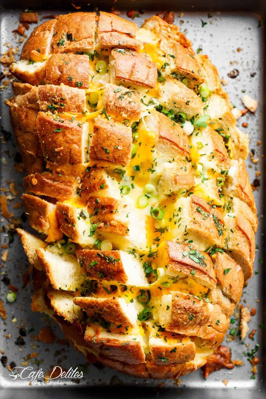 Bloomin' Onion Garlic Bread (Pull Apart Bread) - Cafe Delites