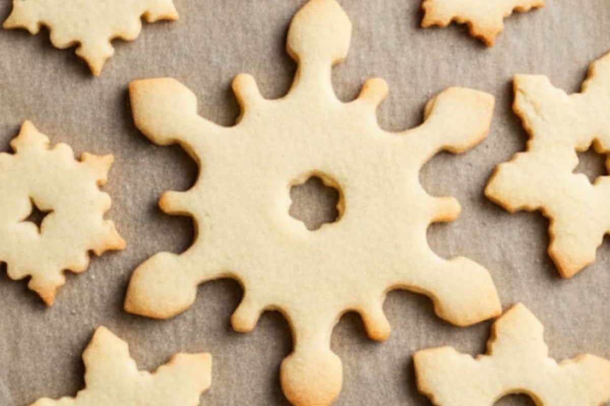  Bake for 6 to 8 minutes, or up to 9 minutes for lightly golden edges. Let them cool on the baking sheet for 5 minutes before transferring to rack.