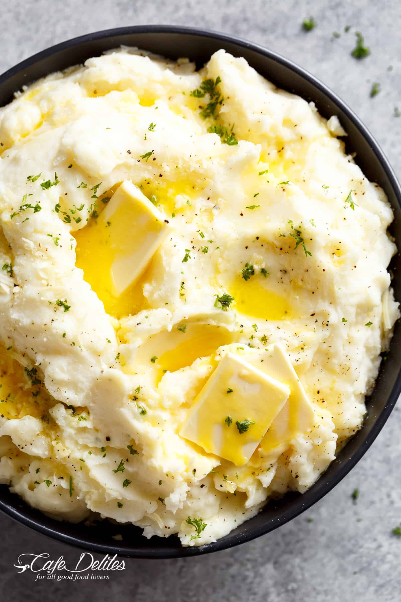 Easy Creamy Mashed Potatoes | cafedelites.com