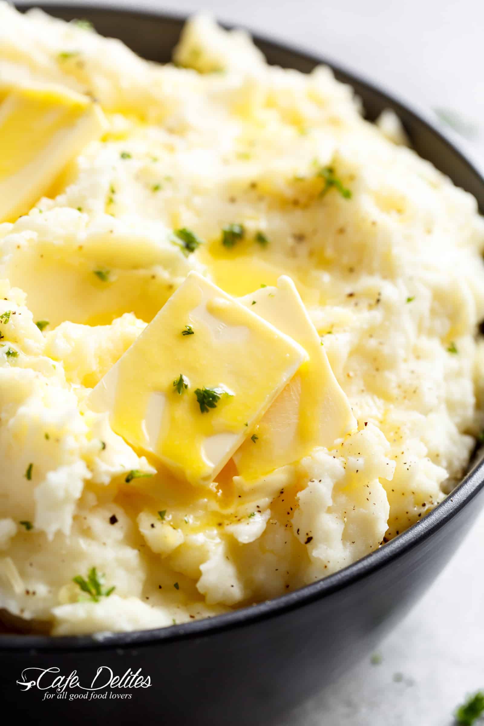 Easy Creamy Mashed Potatoes | cafedelites.com