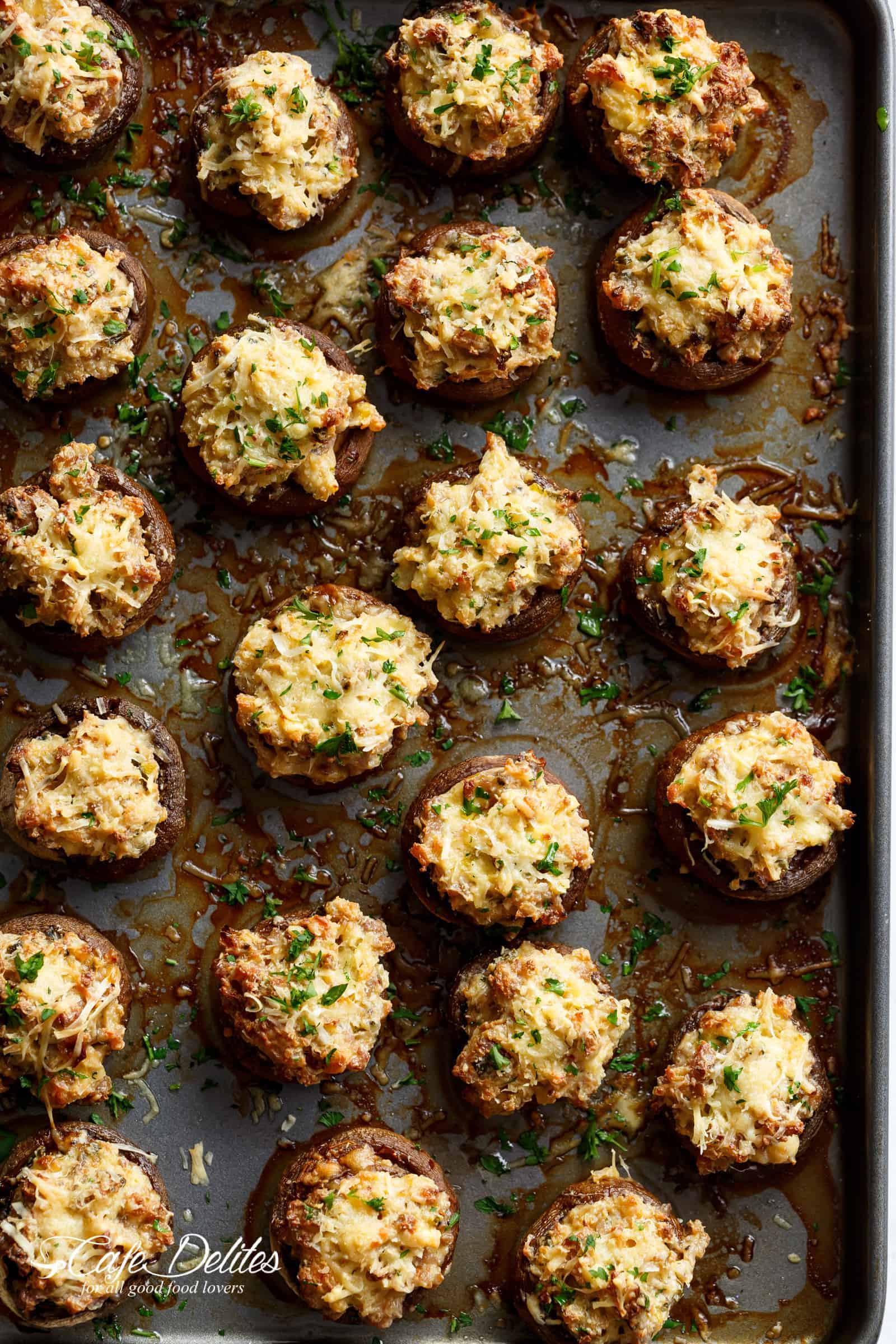 Sausage Cream Cheese Dip Stuffed Mushrooms are juicy and meaty on the outside, while creamy and full of flavour on the inside! | cafedelites.com