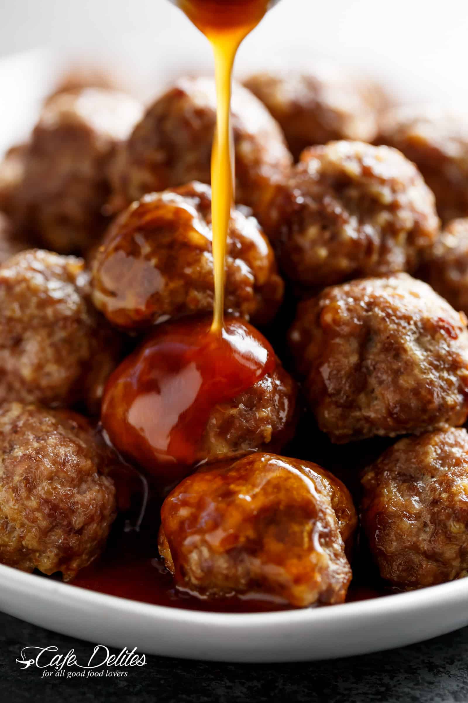 Teriyaki Beef Meatballs are so versatile, these Teriyaki Beef Meatballs can be served as a main meal with steamed rice and veggies OR as an appetizer! | cafedelites.com