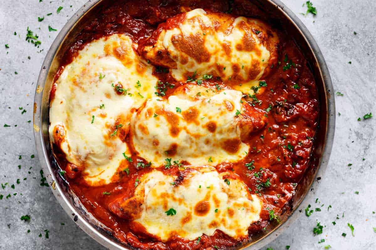 Final result of the mozzarella chicken ready to eat