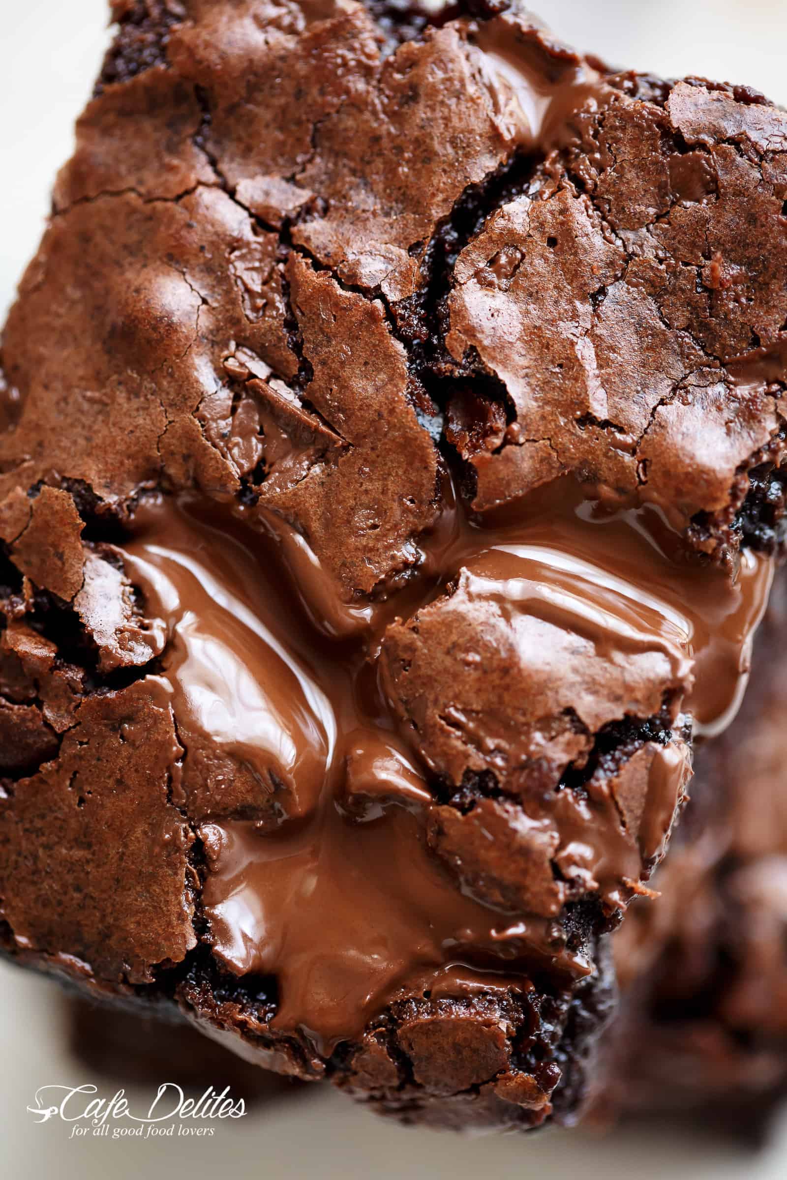 Easy moist brownies | cafedelites.com