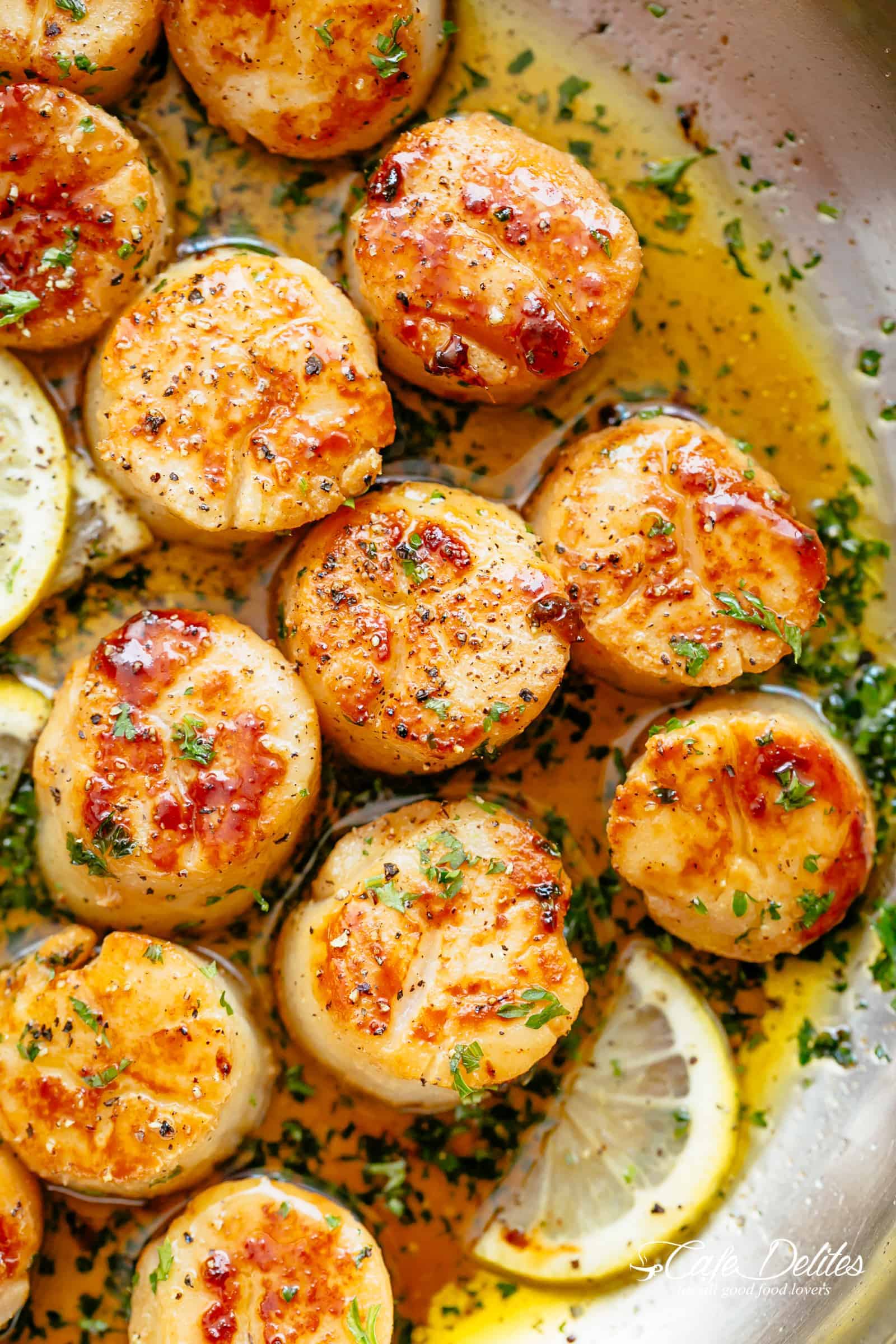 Homemade Lemon Garlic Butter Scallops are cheaper than going out to a restaurant and just as good as chef made scallops | cafedelites.com