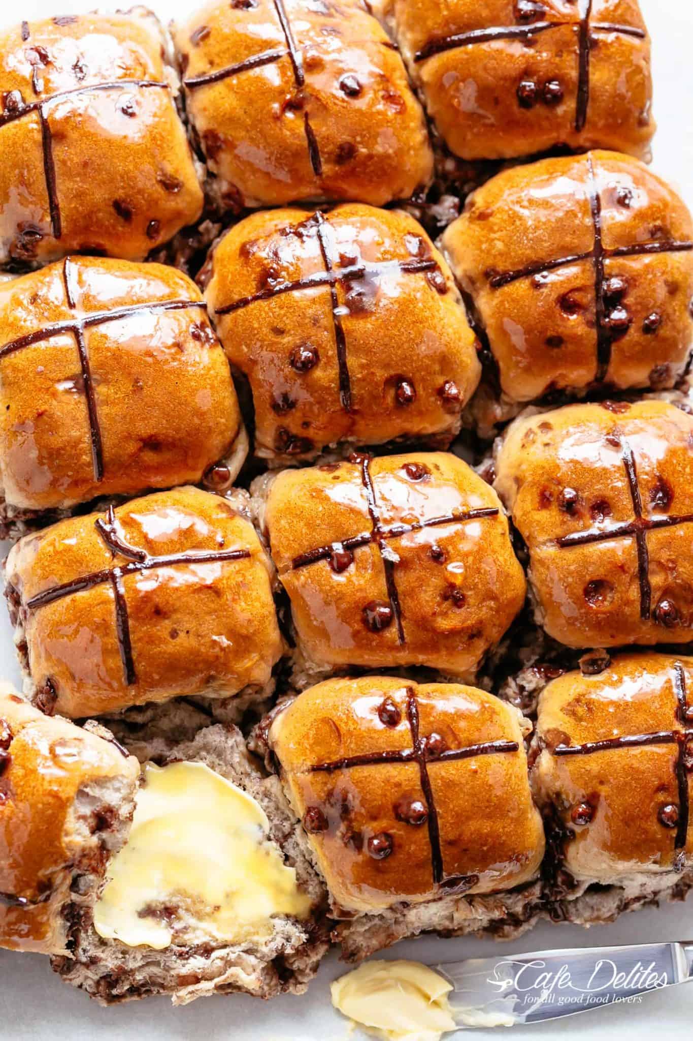 Easy Hot Cross Buns (Chocolate Chips) - Cafe Delites
