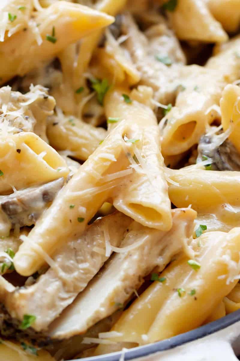 Creamy Garlic Parmesan Chicken Alfredo is all cooked in ONE POT is ready and on the table in less than 20 minutes! | cafedelites.com Creamy Garlic Parmesan Chicken Alfredo is all cooked in ONE POT
