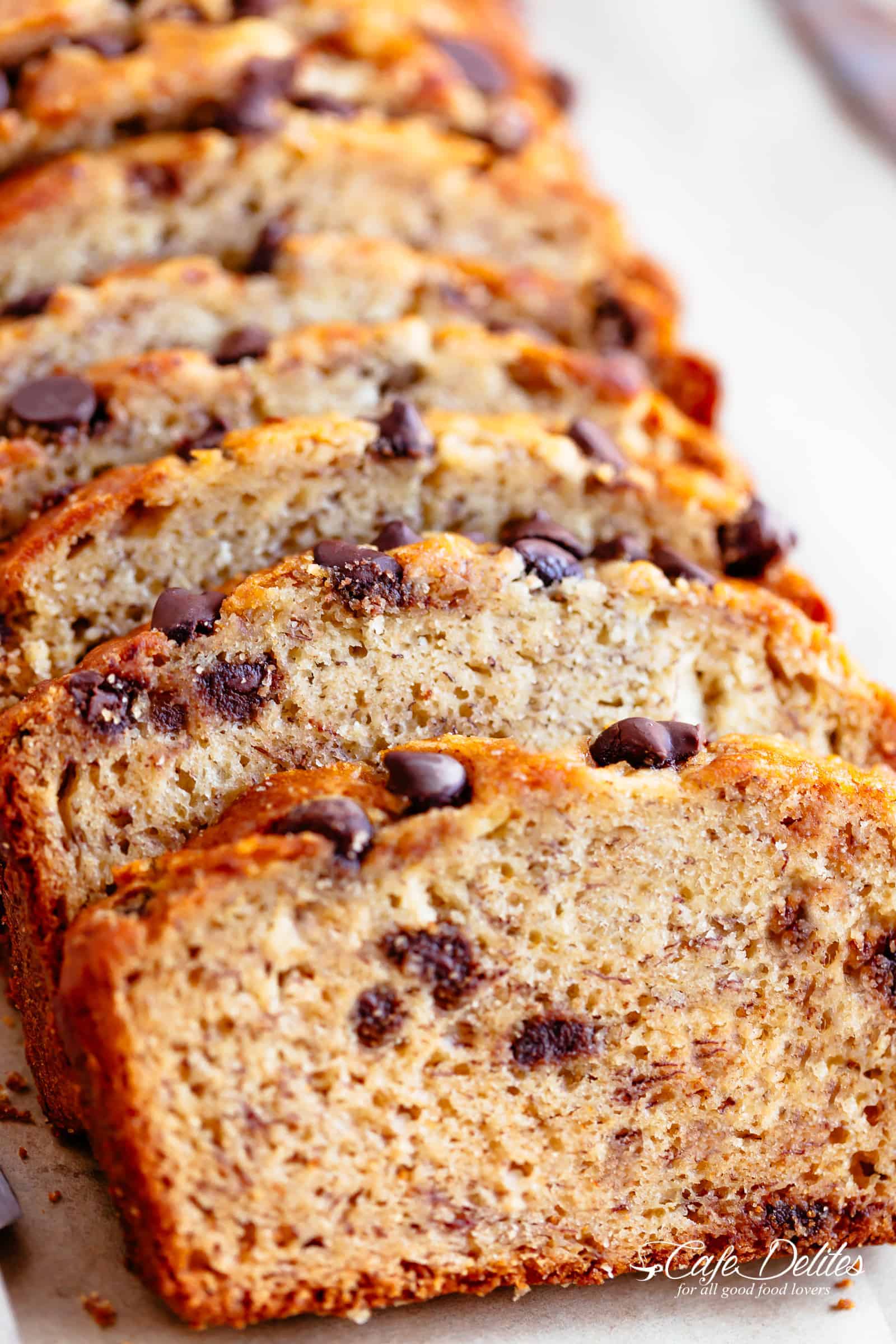 Best Banana Bread recipe with chocolate chips or nuts | cafedelites.com