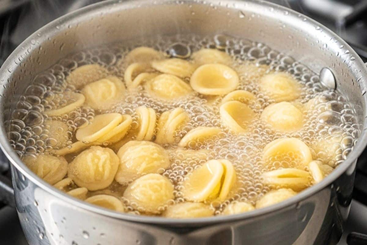 Cook the pasta in a pot with boiling water