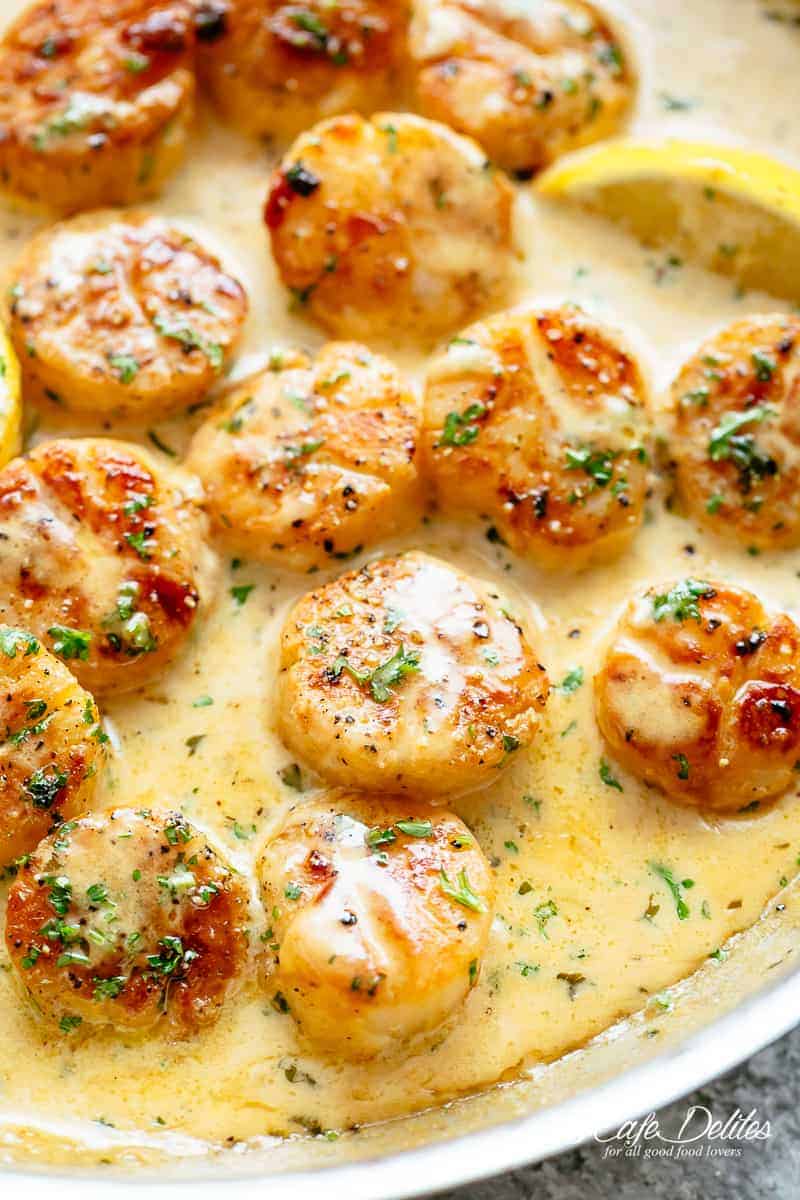 Creamy Garlic Scallops are just as good as restaurant scallops with minimal ingredients an Creamy Garlic Scallops