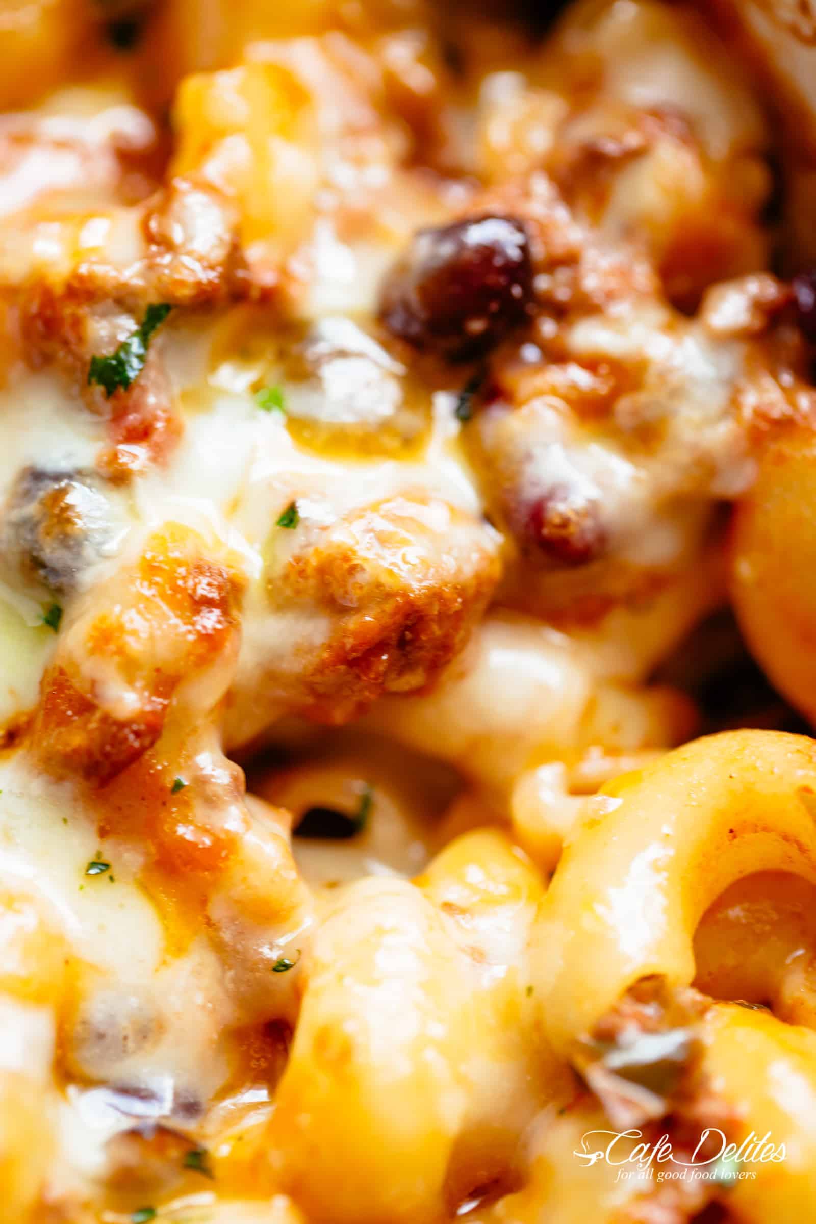 Easy Chili Mac and Cheese | cafedelites.com