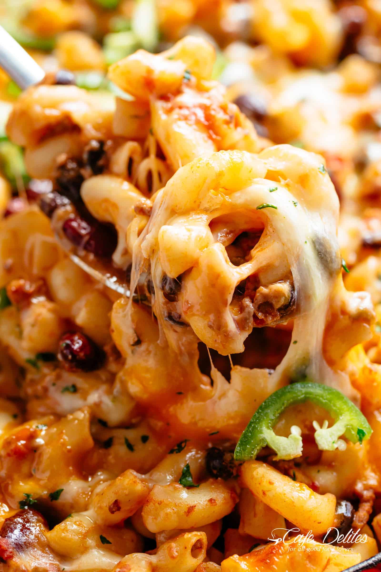 Chili Mac and Cheese is ready and on the table in less than 30 minutes! | cafedelites.com