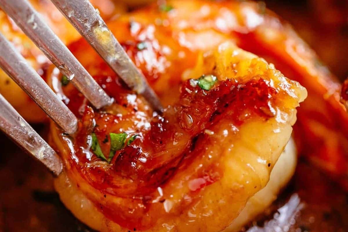 Return all shrimp to pan. Pour in the reserved honey garlic butter and toss until evenly coated.