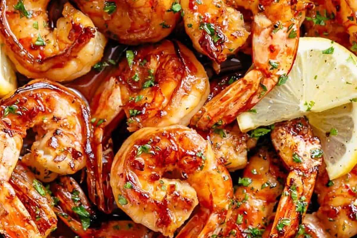 Season the cooked shrimps with  salt and pepper. Garnish with parsley and serve with lemon slices.