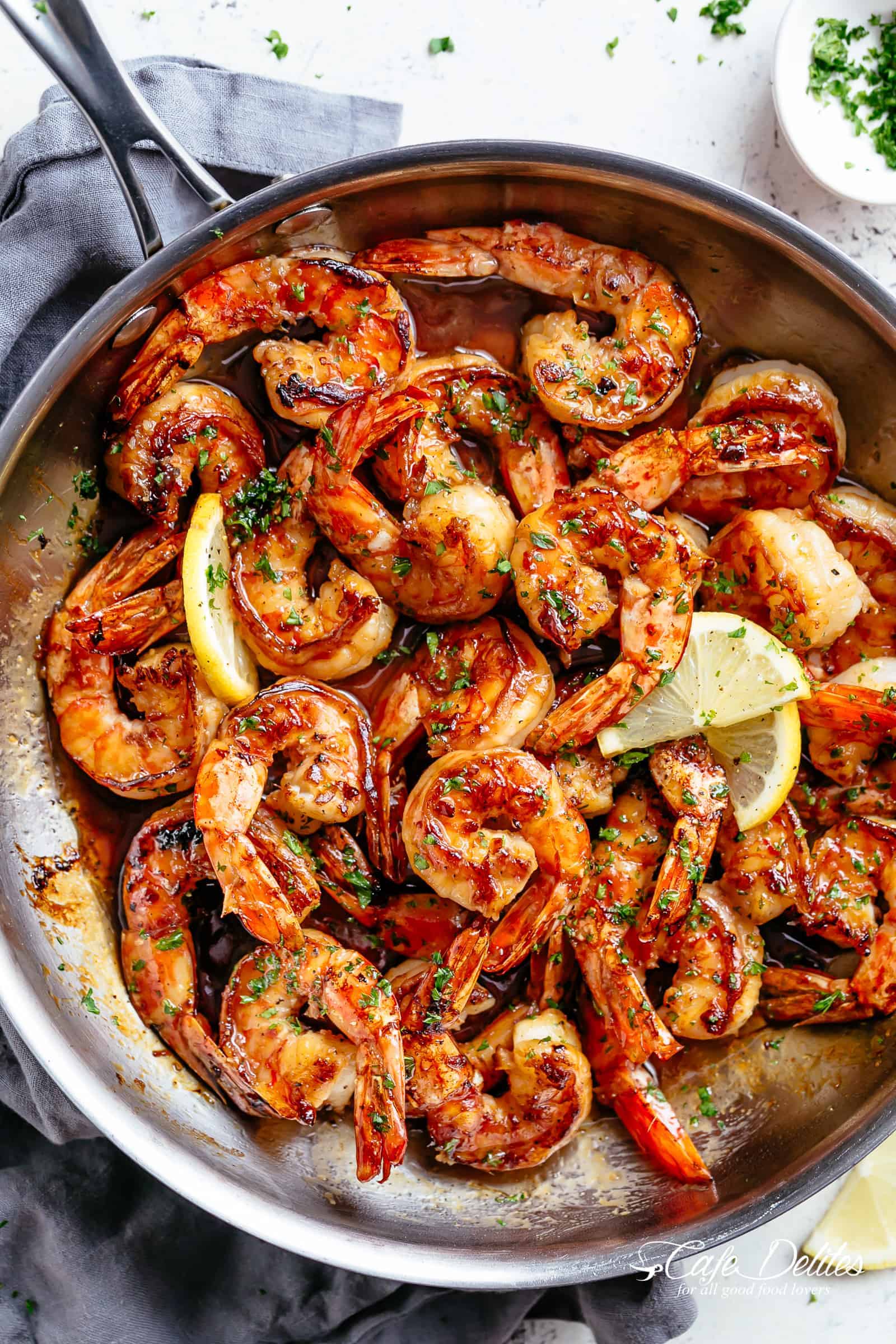 Seared Buttery Honey Garlic Shrimp coated in the best honey garlic butter sauce is a quick and simple shrimp recipe guaranteed to impress! This is the best shrimp recipe to hit your dinner table! Restaurant quality flavour ready in less than 10 minutes! No marinading needed! | cafedelites.com