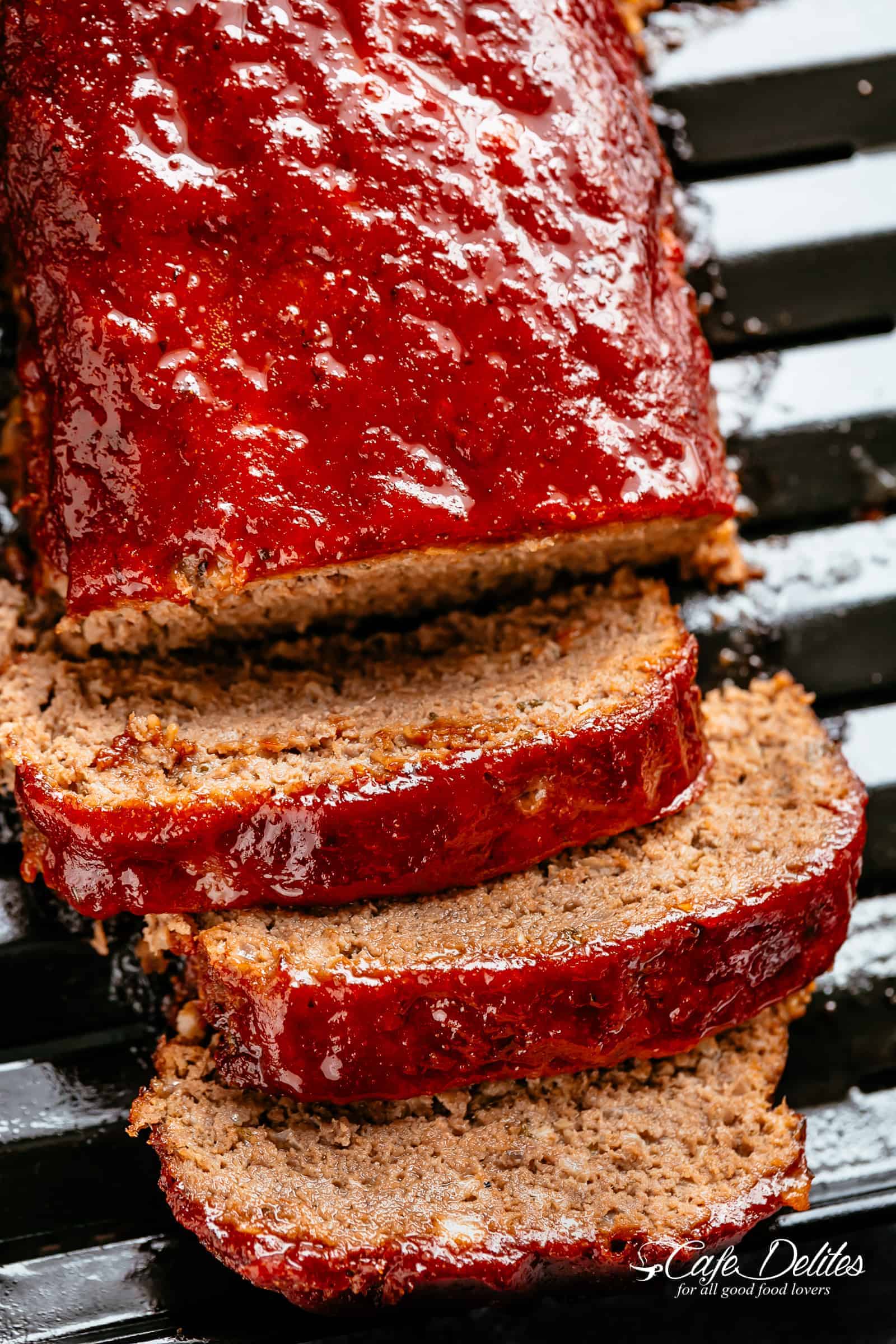 How to make the best tender and juicy Meatloaf with a delicious shiny glaze! Cheap, easy and quick to prepare, let the oven do all the work for you! The whole family goes crazy over each slice of this meatloaf recipe. PLUS... take advantage of leftovers and turn them into the best meatloaf sandwiches! | cafedelites.com