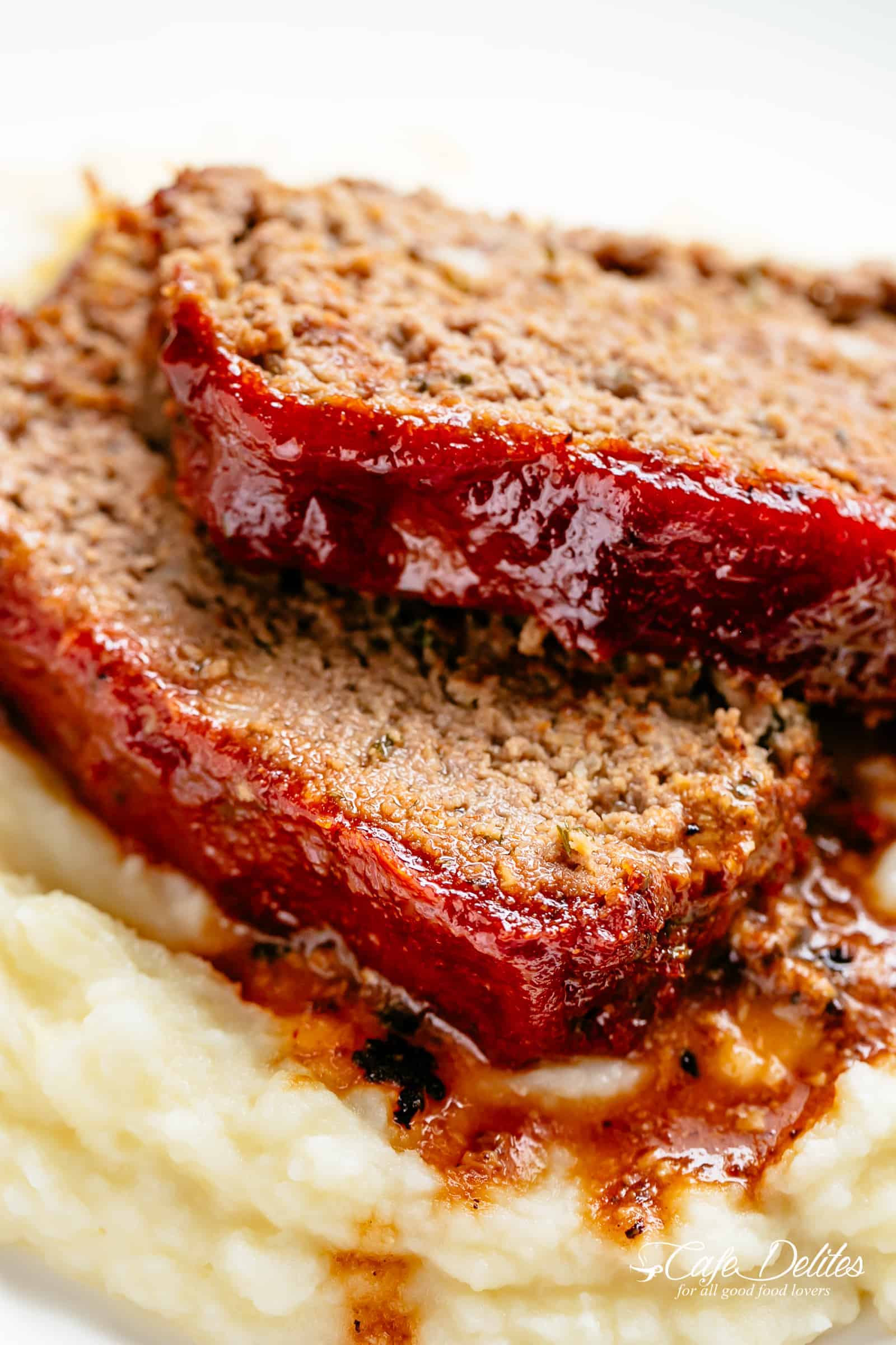 How to make the best tender and juicy Meatloaf with a delicious shiny glaze! Cheap, easy and quick to prepare, let the oven do all the work for you! The whole family goes crazy over each slice of this meatloaf recipe. PLUS... take advantage of leftovers and turn them into the best meatloaf sandwiches! | cafedelites.com