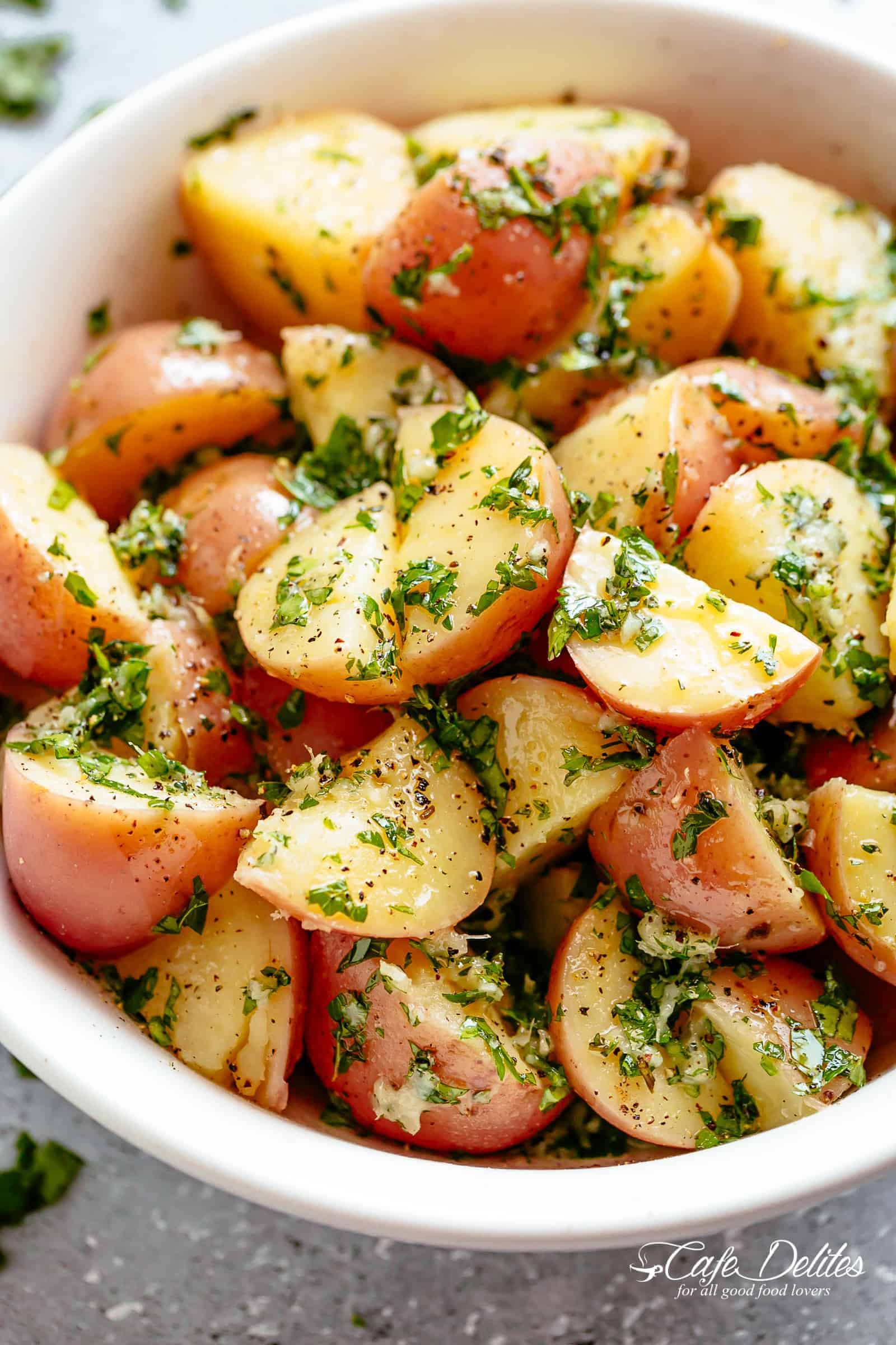 Garlicky Herb Red Potato Salad is ridiculously easy to make and packed with flavour with the most delicious herb dressing! | cafedelites.com