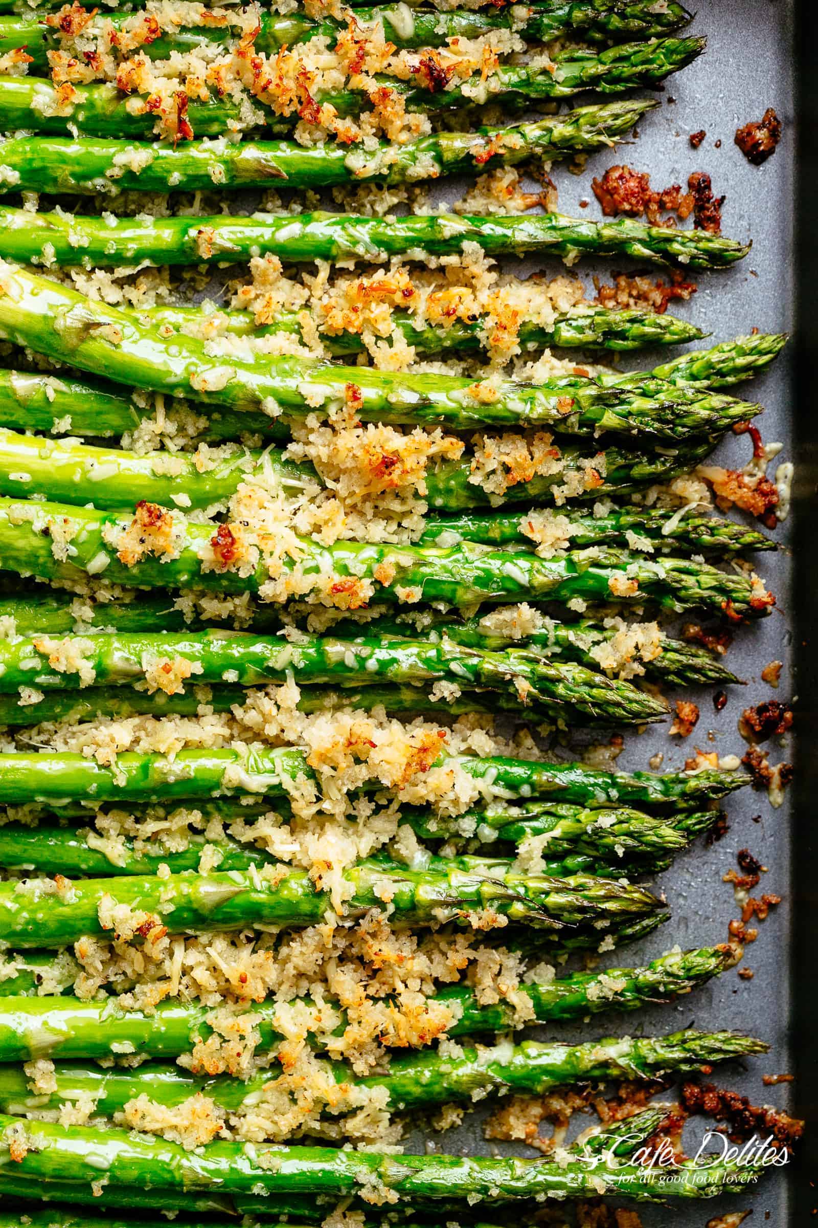 Garlic Butter Asparagus with Crispy Parmesan has so much flavour Crispy Parmesan Asparagus with Garlic Butter