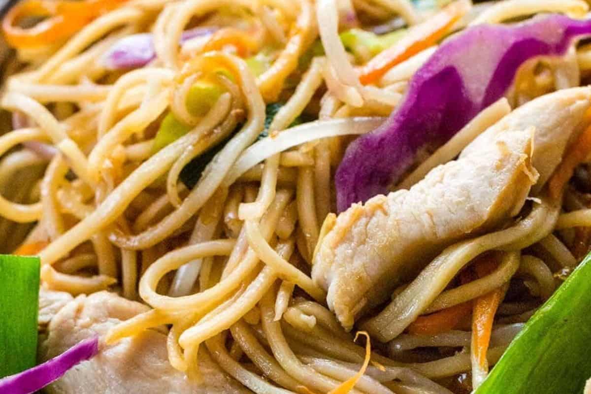 Add cabbage, beans sprouts, green onions and chicken.