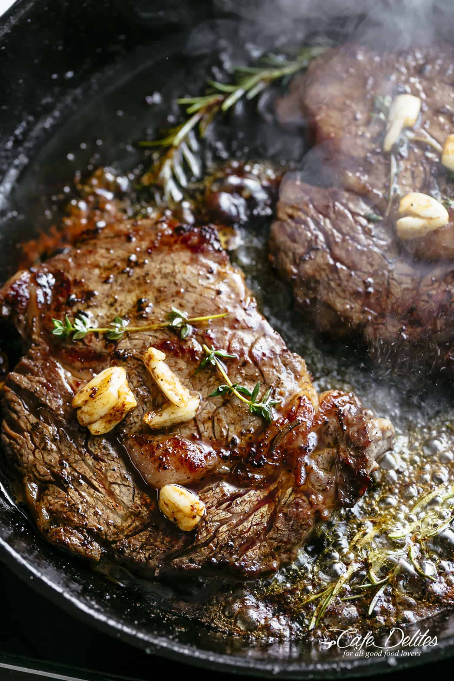 Cast Iron Skillet Steak {Juicy Easy Recipe} - FeelGoodFoodie