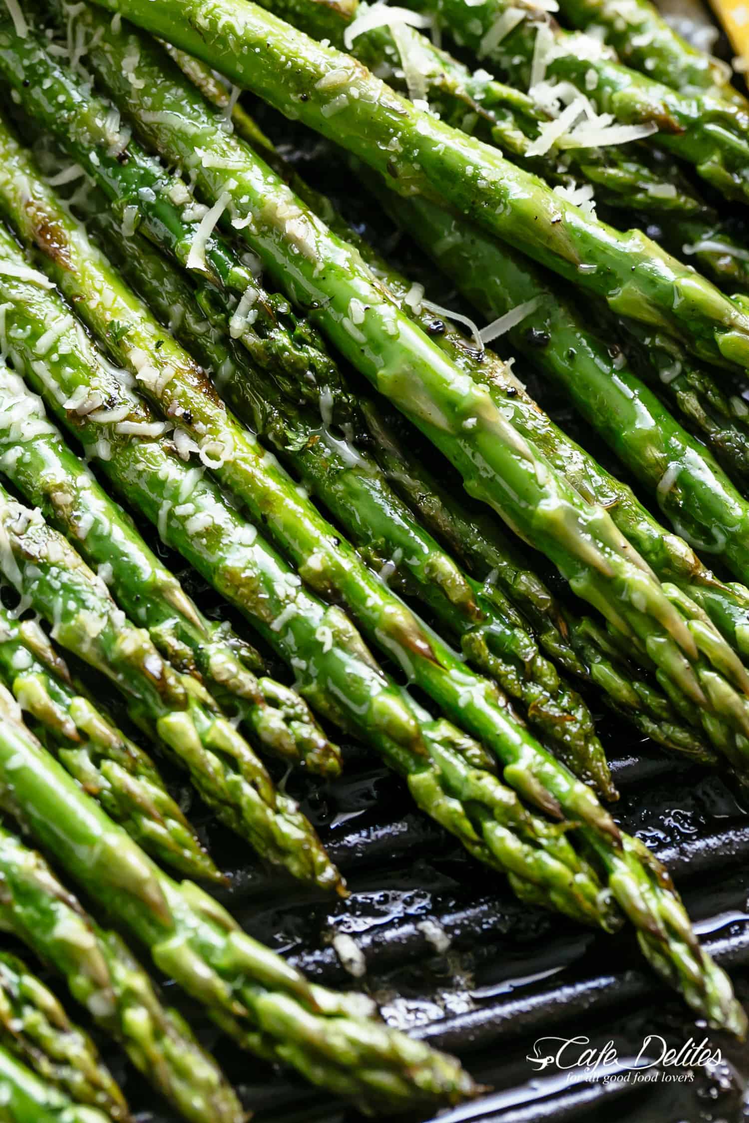 Grilled Asparagus with parmesan cheese and lemon juice | cafedelites.com