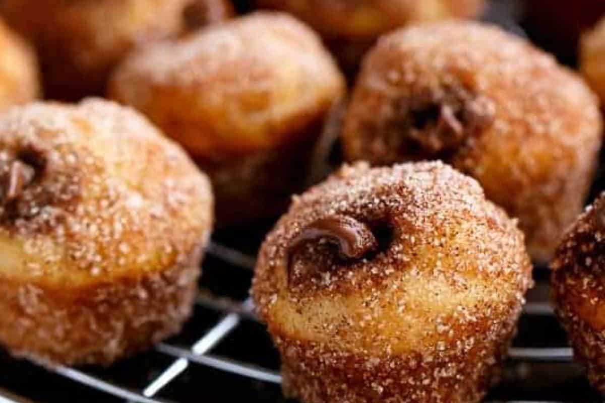 Toss each donut hole in the cinnamon sugar mixture until fully coated