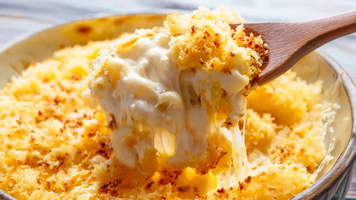 Mac And Cheese is better than the original! A creamy garlic parmesan cheese sauce coats your macaroni, topped with parmesan fried bread crumbs, while saving some calories! | https://cafedelites.com