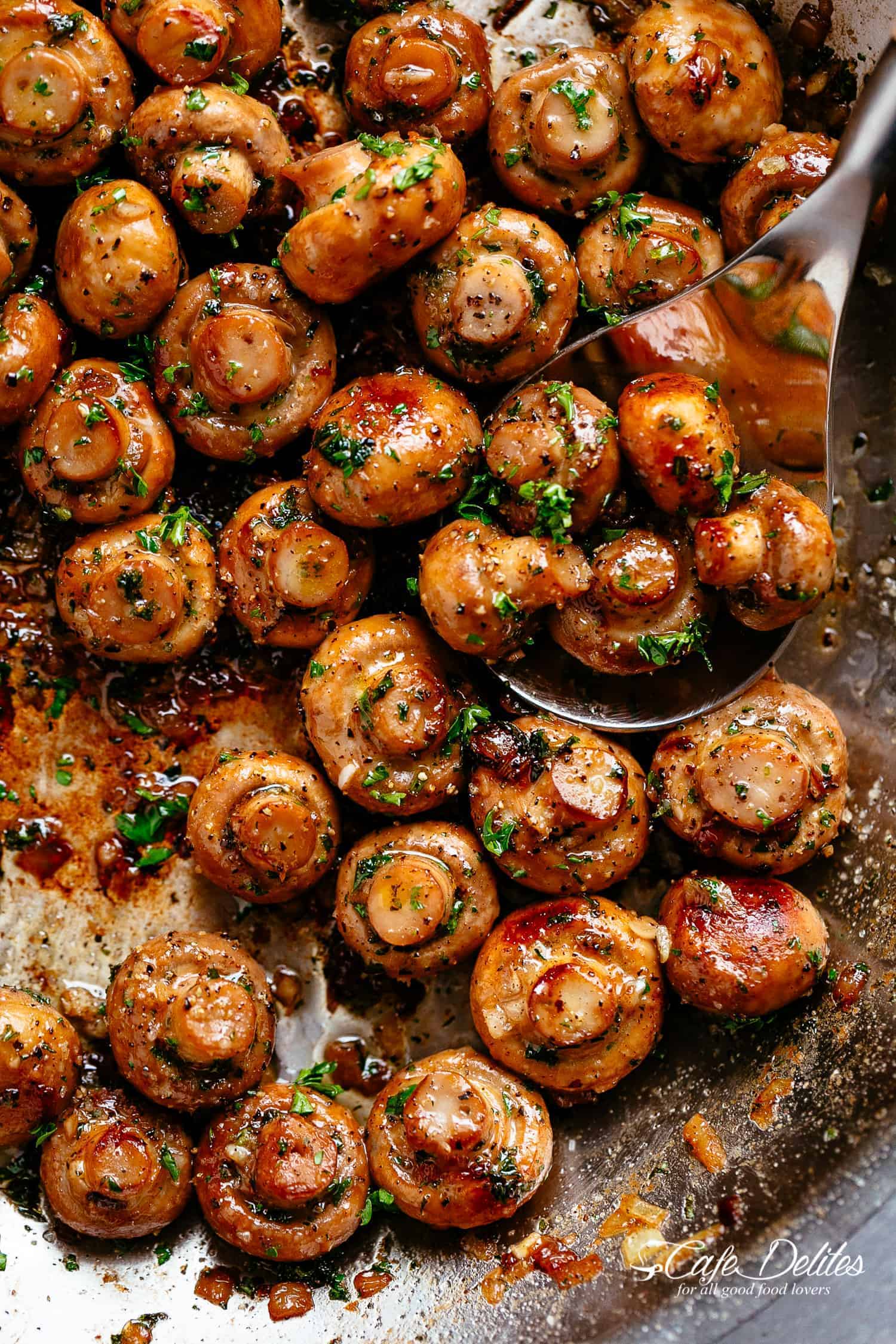 Garlic Mushrooms | cafedelites.com