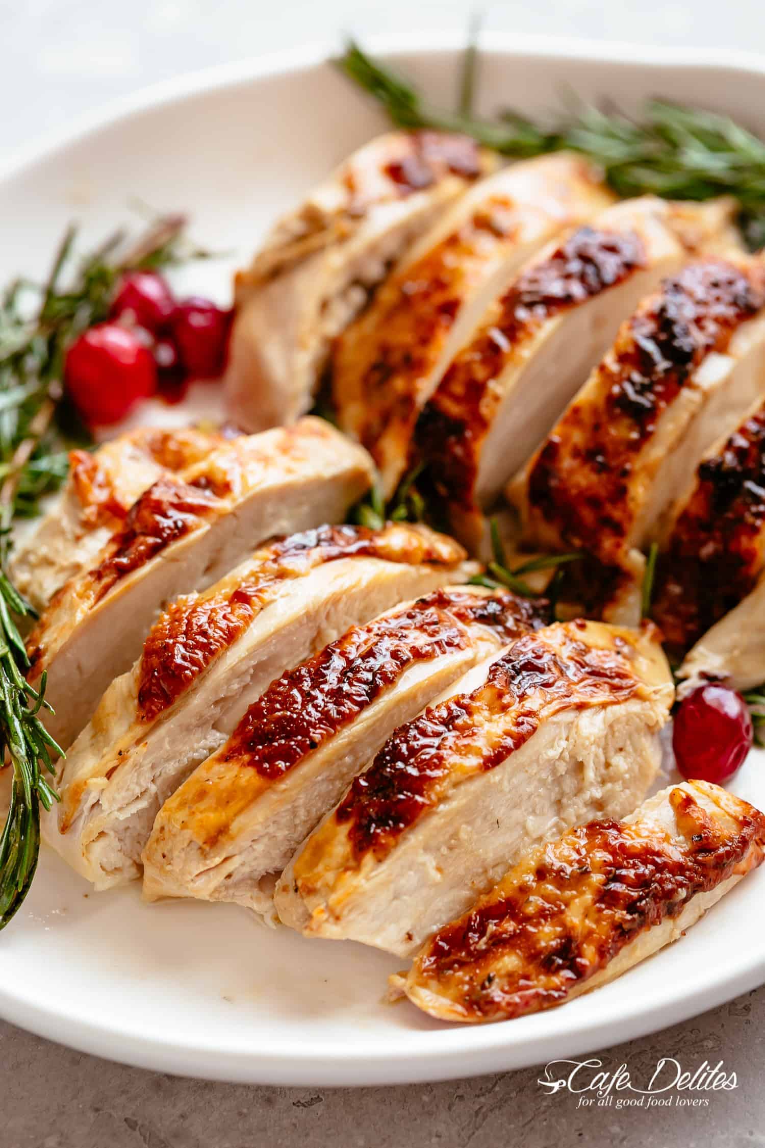 Roast Thanksgiving turkey with a golden and buttery skin! | cafedelites.com