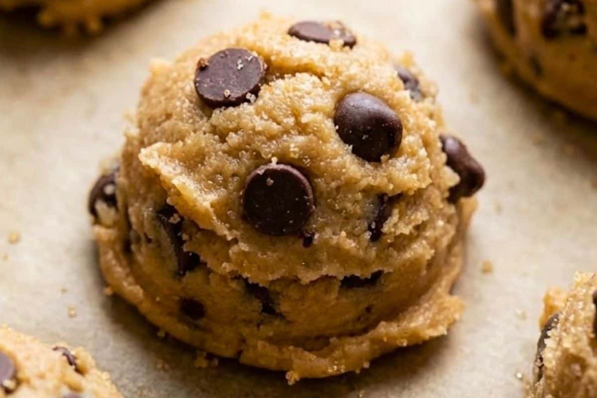 Scoop 18 to 20 chocolate chip dough balls and place them onto a lined baking tray.