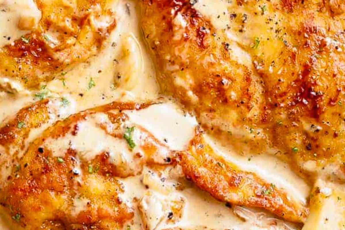 Take it off heat, garnish with chopped parsley and crushed black pepper. 