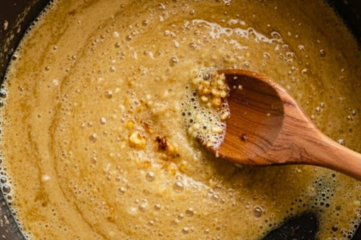 Melt butter over medium heat and add garlic in the pan.,