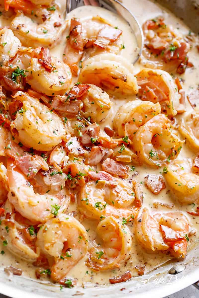 Carbonara inspired Shrimp Alfredo with bacon in less than 10 minutes. | cafedelites.com