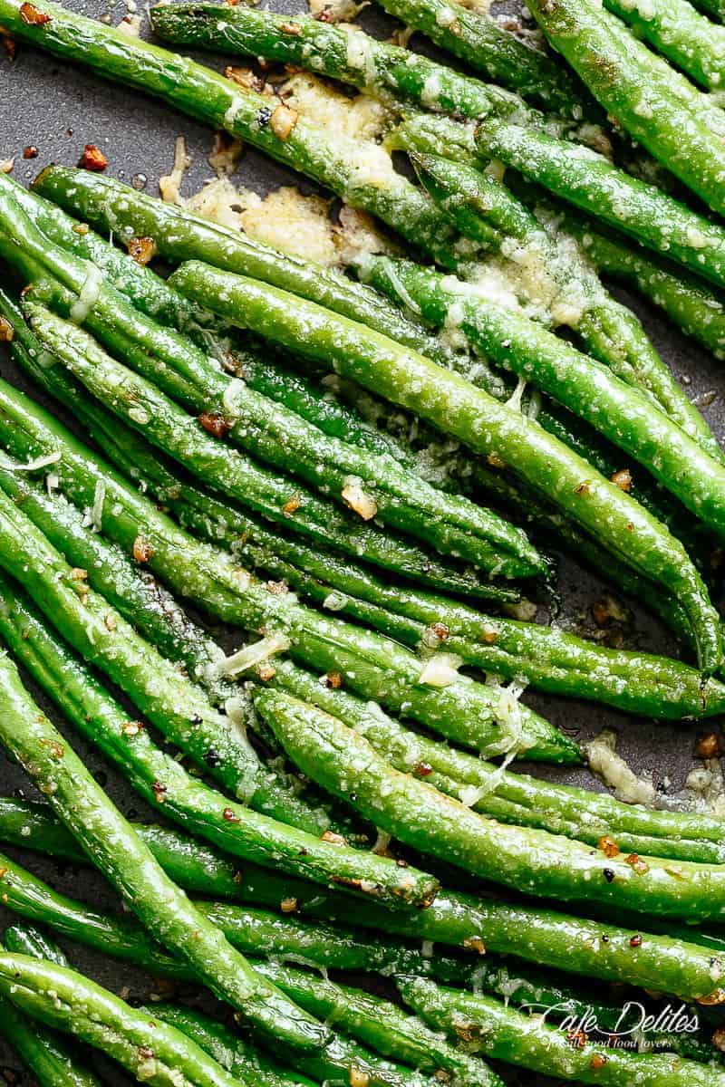 Easy Roasted Green Beans with incredible flavour | cafedelites.com