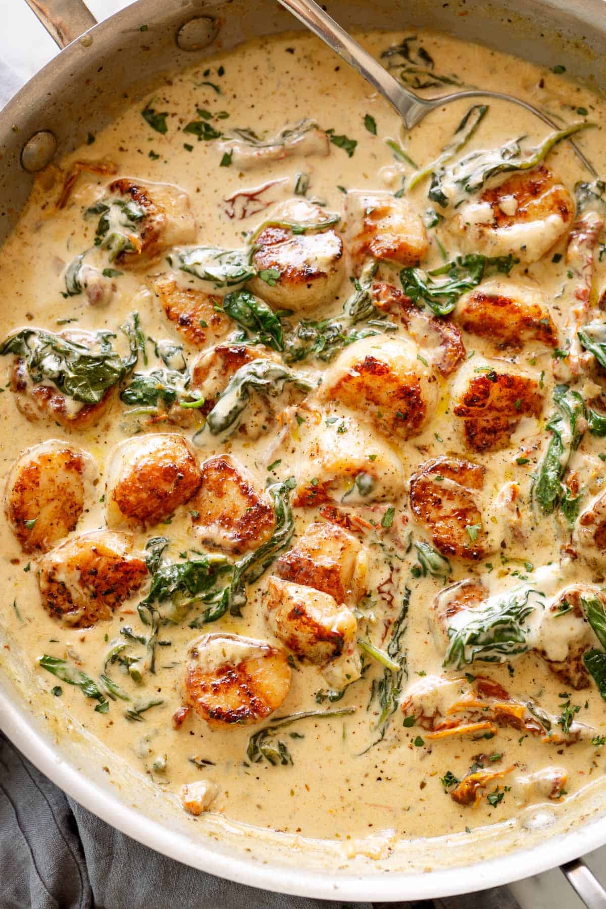 Garlic Butter Creamy Tuscan Scallops in a buttery cream sauce filled with garlic, spinach, sun dried tomatoes and parmesan cheese! #scallops #Tuscan #creamy #lowcarb #Keto #AllClad