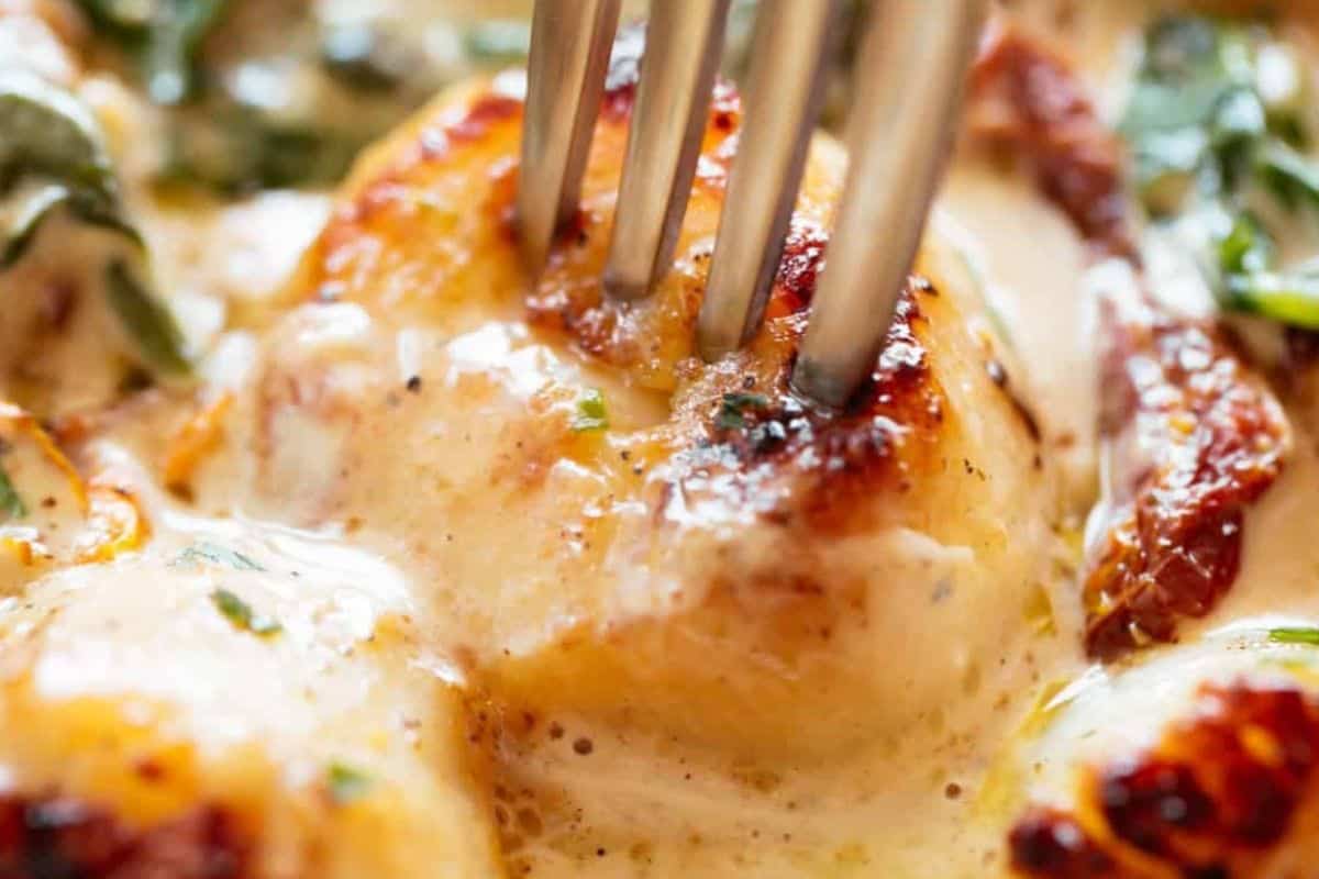 Return scallops and any juices to the pan and toss gently to coat.