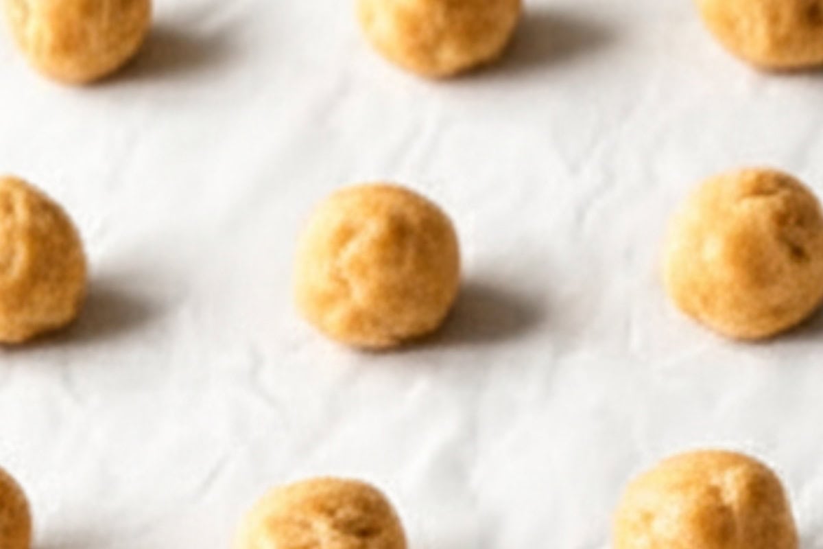Scoop 1 tablespoon portion of the dough and roll into balls and place 1 inch apart on the baking sheet.
