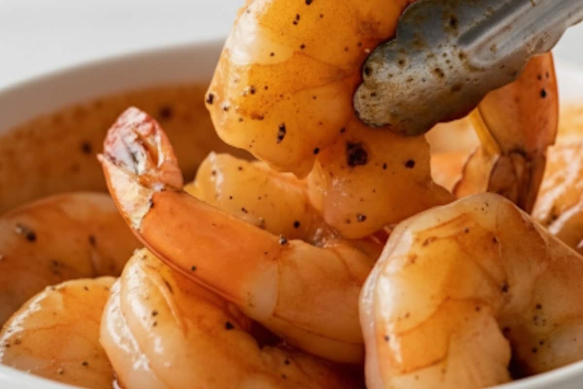 Add the shrimp to the remaining sauce and marinate.