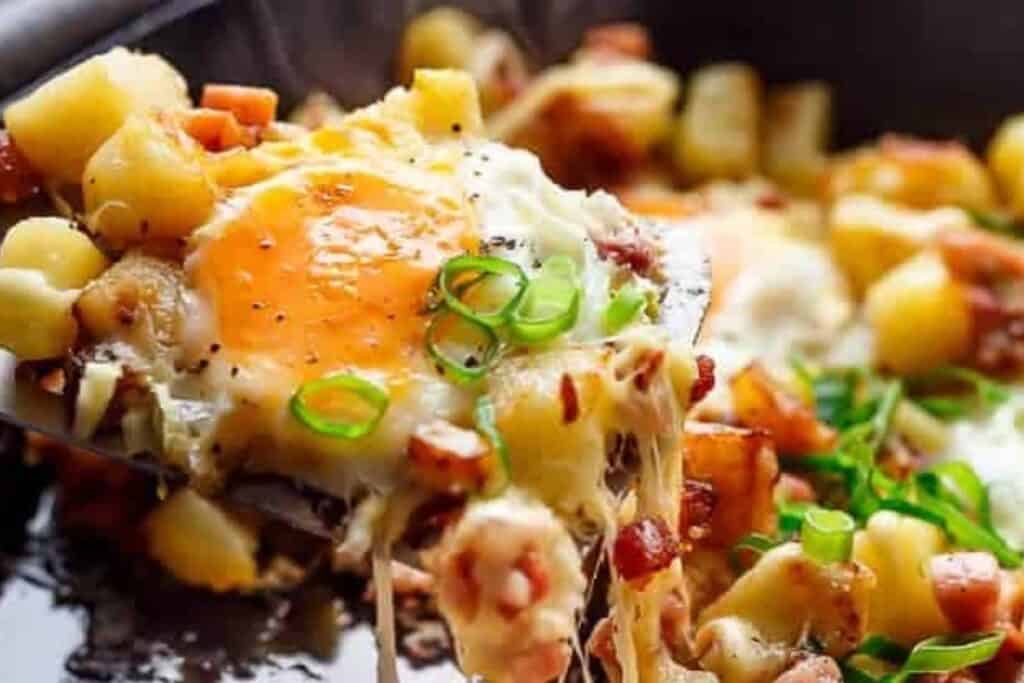 Cheesy Bacon And Egg Hash - Cafe Delites